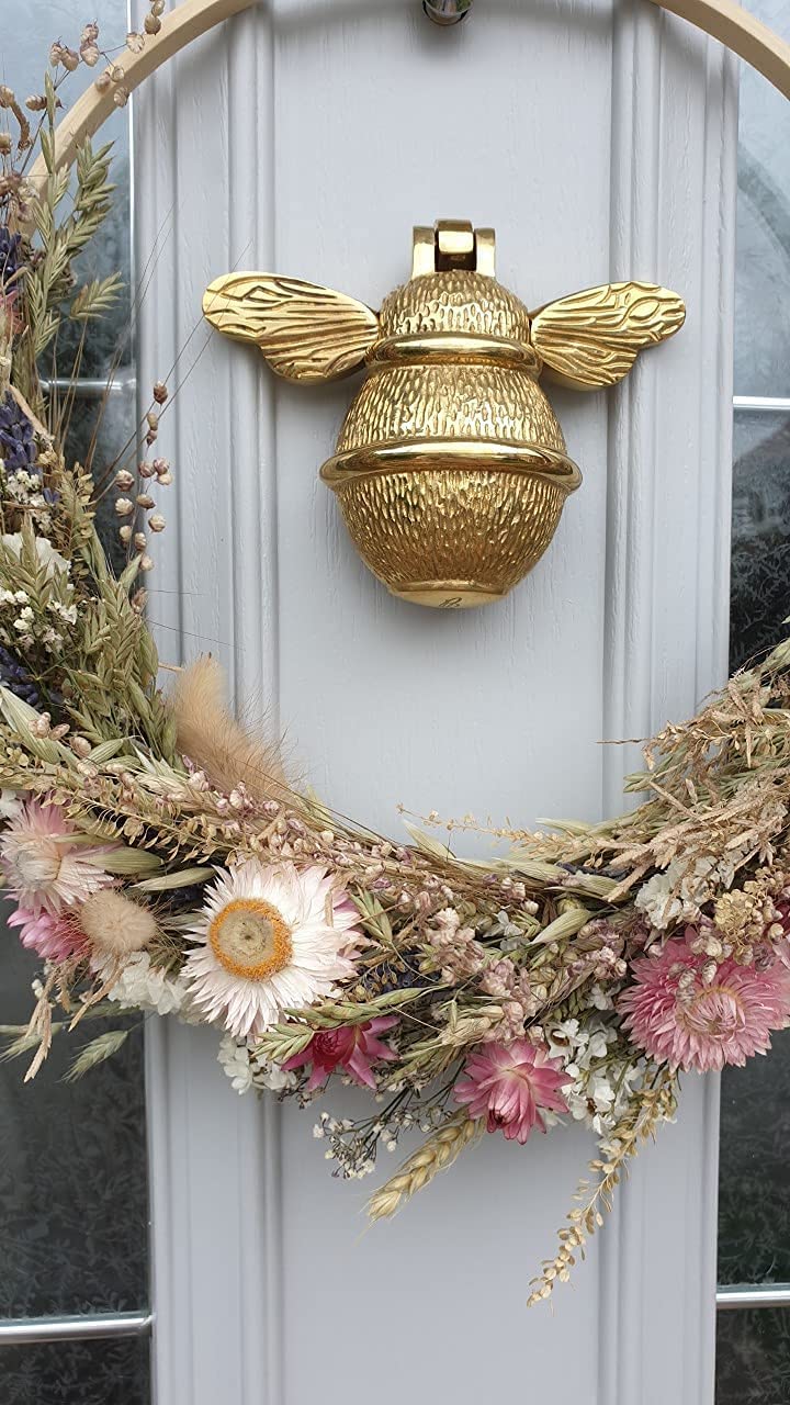 Gold Bee Heurtoir de porte d'entrée | Heurtoir en laiton massif poli doré avec plaque de gâche | UPVC | Meubles de porte d'entrée Bumblebee avec un design unique (laiton)