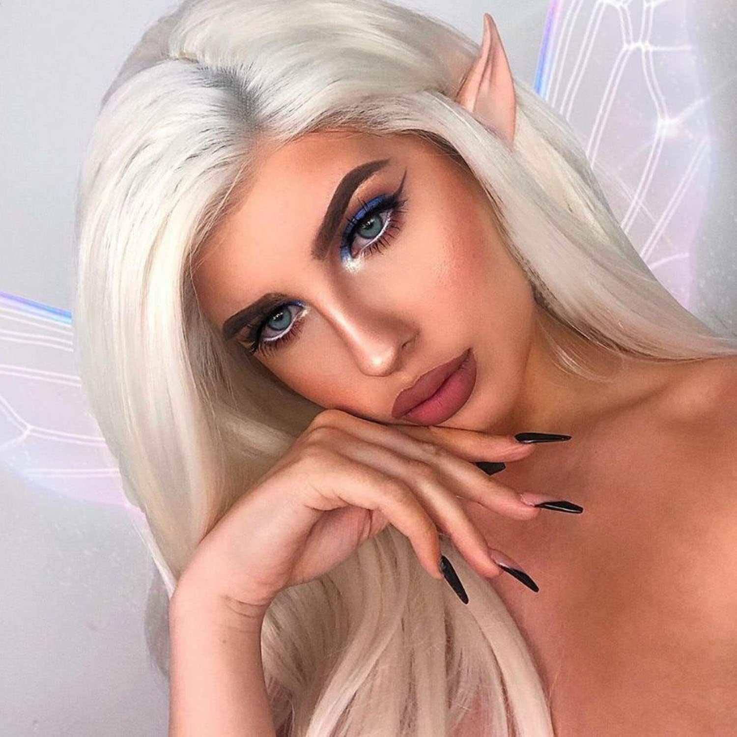 Blonde White Lace Front Wigs for Women Long Wavy Realistic Natural Hairline Platinum Blonde Curly Synthetic Lace Front Wig Glueless Real Hair Wigs Coloured Heat Resistant Drag Cosplay Daily 24 Inch
