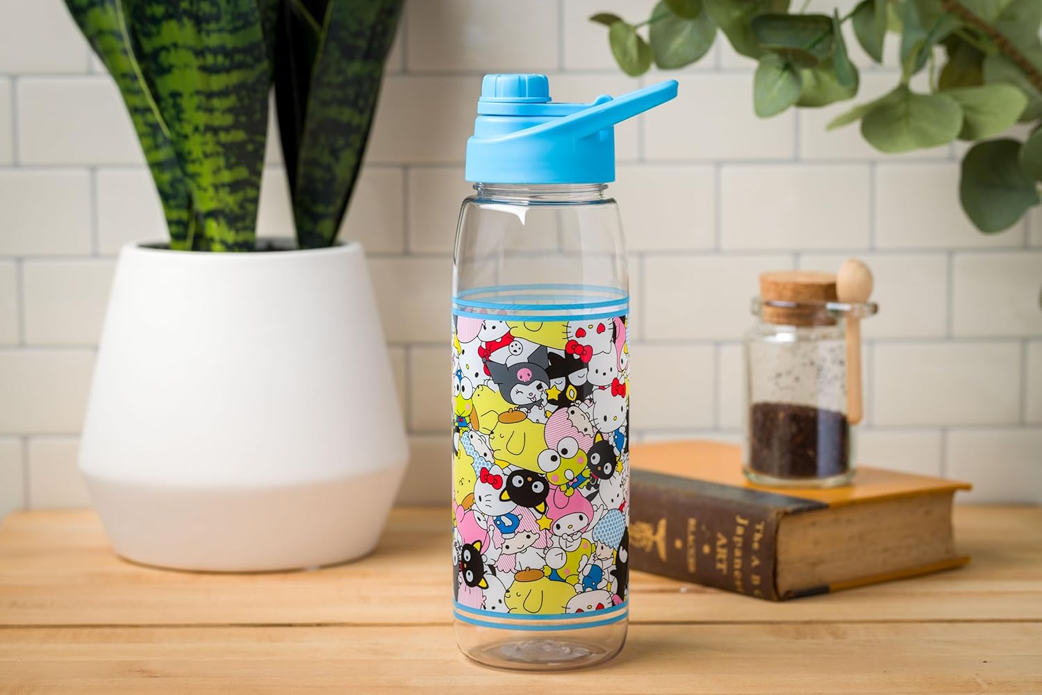 Silver Buffalo Sanrio Hello Kitty and Friends Featuring Badtz-Maru, Keroppi, My Melody, Pochacco, Chococat, Pompompurin, Kuromi, and Little Twin Stars Water Bottle with Screw-On Lid, 28 Ounces - Image 6