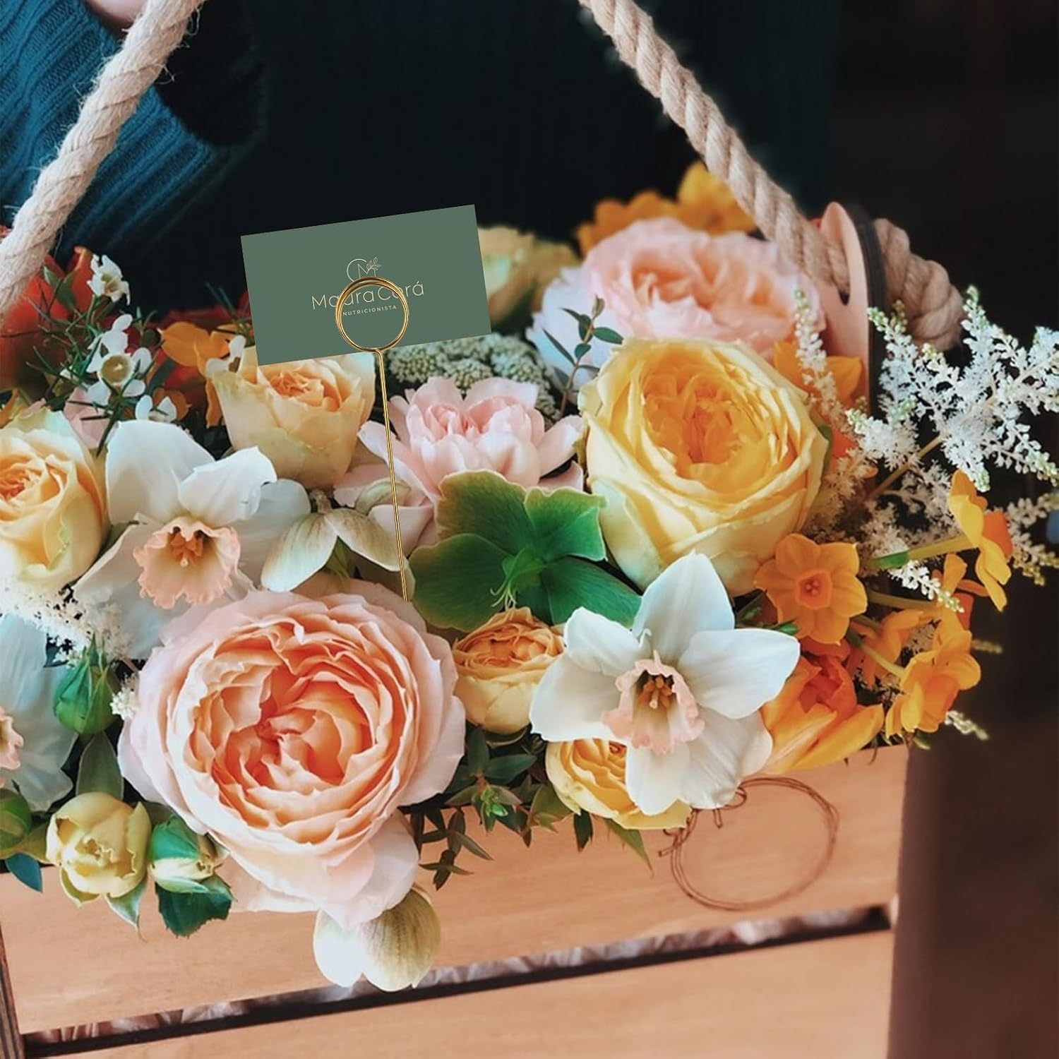CertBuy 200PCS Floral Card Holder Picks, Metal Wire Floral Place Card Stick, 12 Inch Wire Photo Holder Gold, Photo Clip Memo Holder Round Floral Gift Stick Clip for Wedding Party Birthday Cake Party Favor