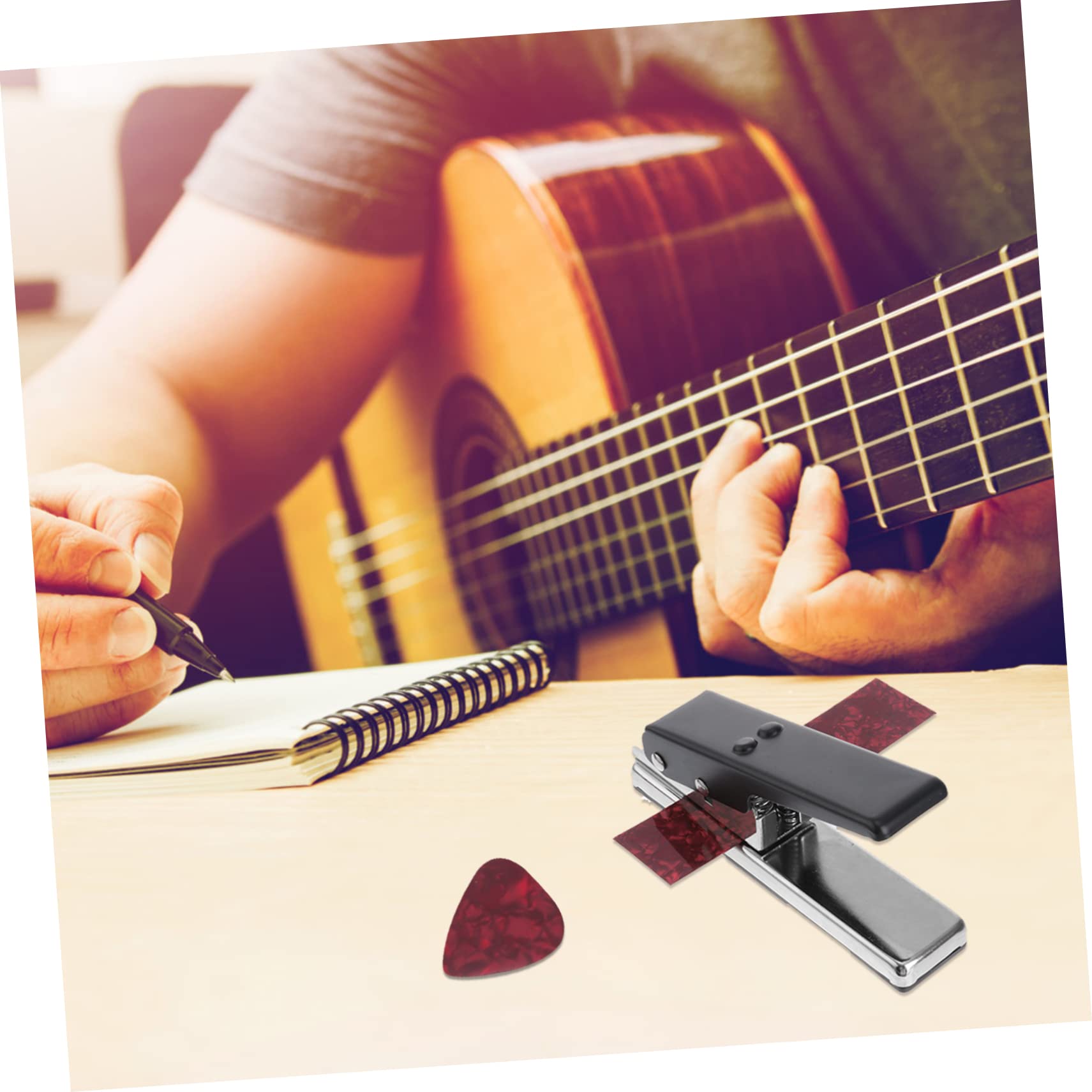 Gitarrenplektrum Stanze Satz 1 Satz aus Eisen und Celluloid | Einfach und Kreativ, Praktisch in Anwendung, Verschleißarm für Langes Nutzen Zufällige Farbe