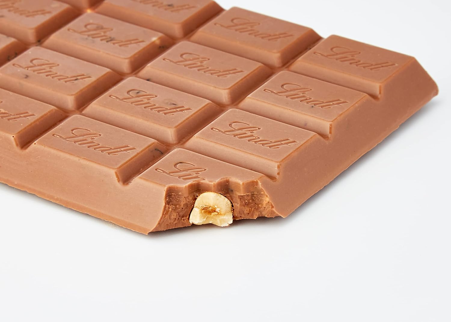Lindt Gold Bar Milk Hazelnut & Raisin 300g