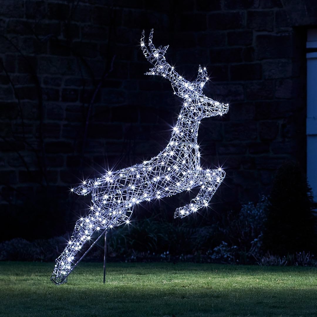 Lights4fun Springender Harlow 3-in-1 LED-Rattan Rentier Figur Hirsch | Solarbetrieben | Timer, Fernbedienung | Weihnachtsbeleuchtung für außen Weihnachtsdeko | Höhe 146 cm