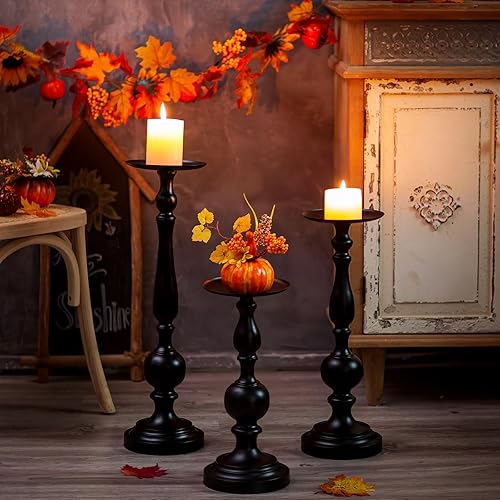 Miniatura 3 de Sziqiqi Portavelas de pilar altos, juego de 3 portavelas negros para pilares, juegos de candelabros de metal grandes, decorativos para Navidad,