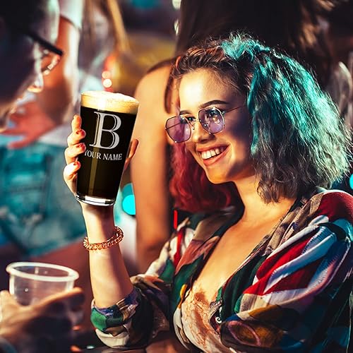 Miniatura 5 de Vasos personalizados con monograma de letra inicial B, vaso de cerveza grabado, 16 onzas, pinta, regalo único de cumpleaños para mujeres y hombres