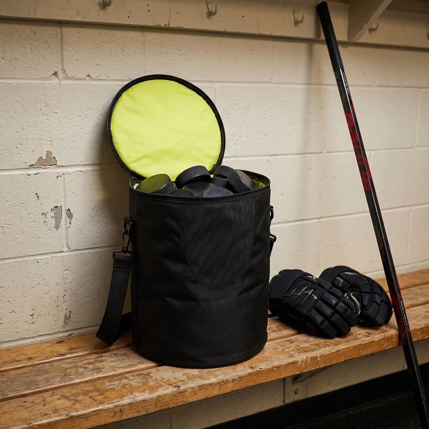 SEWACC Hockey Pucks Storage Bag Large Capacity Carrier Holds to Pucks for Youth and Junior Ice Hockey Training Equipment with Portable Handles and Construction