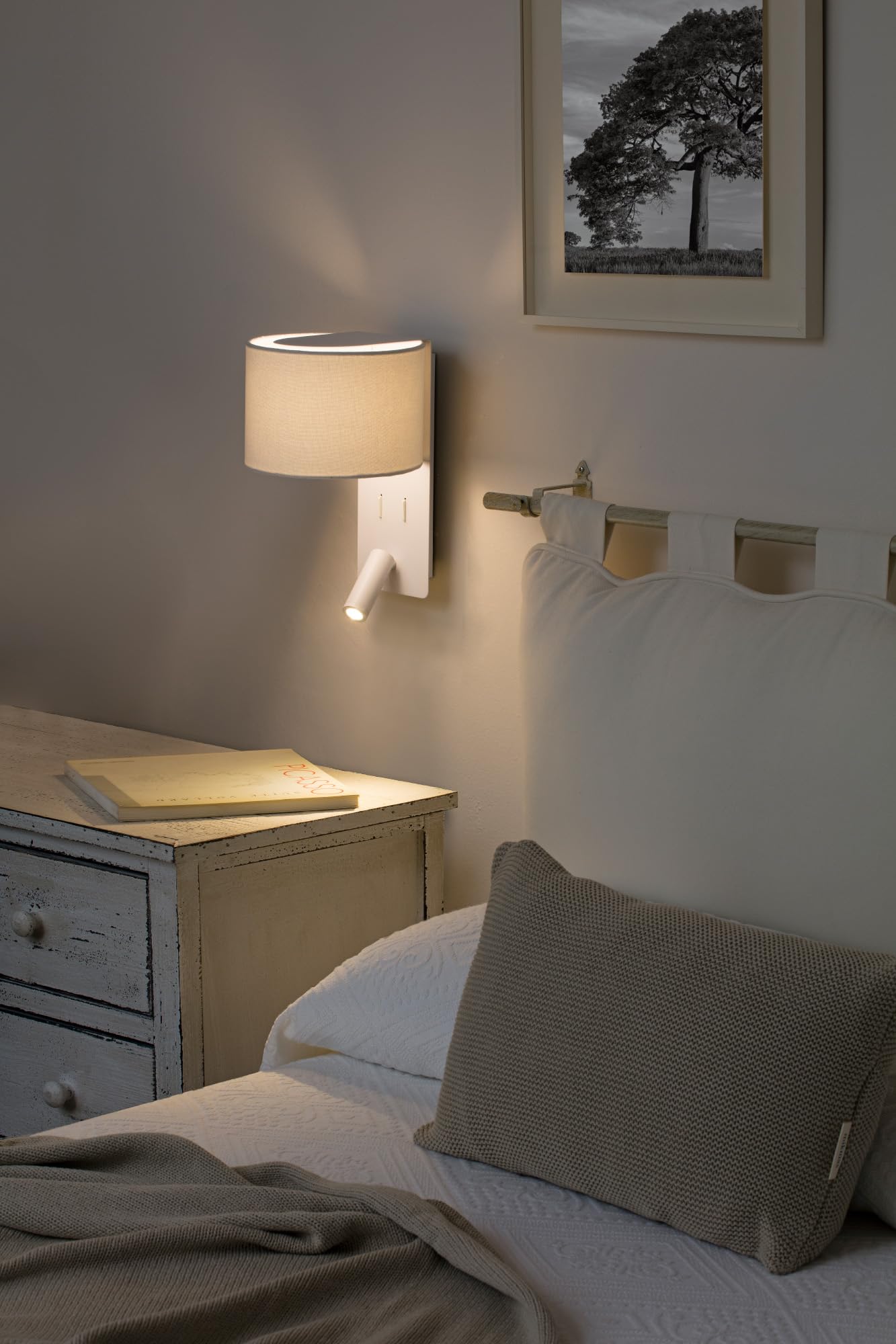 Faro Barcelona 64304 - FOLD Aplique blanco con lector LED