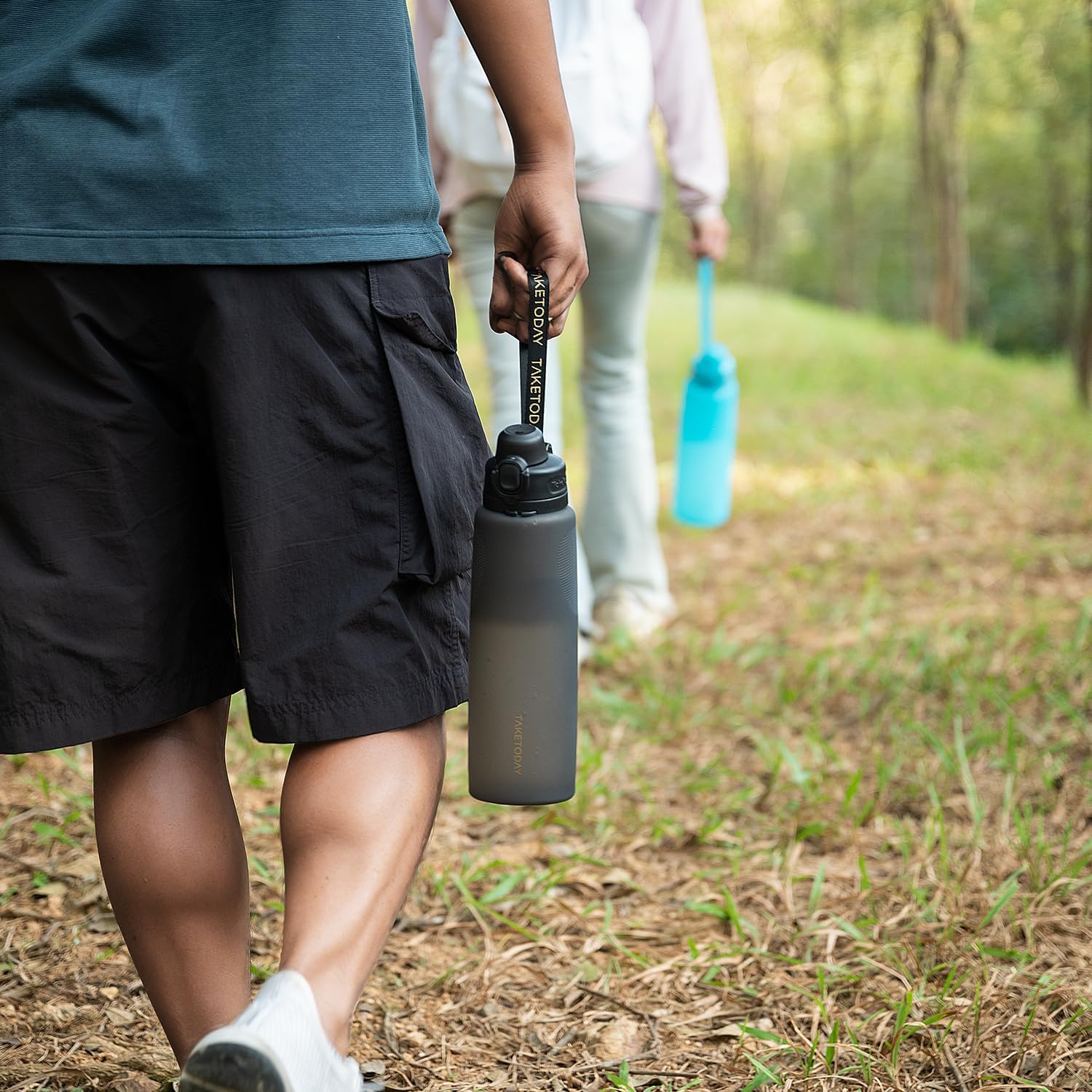TakeToday Faltbare Reise-Wasserflasche mit Strohhalm, BPA-frei, Silikon, auslaufsicher, für Wandern, internationale Reisen, Outdoor, 900 ml, Blau