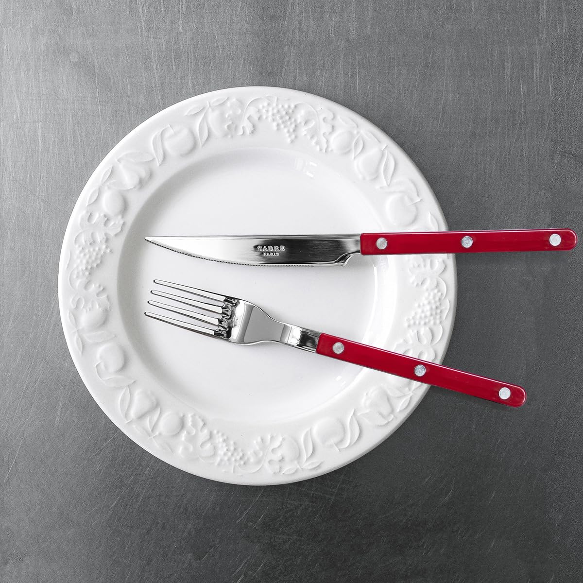 Sabre Paris | 24 piezas, juego de cubiertos de mesa para 6 personas Bistrot, color Burdeos y acabado brillante: cuchillos, tenedores, cucharadas y cucharas pequeñas de acero inoxidable, 2346-024-0180