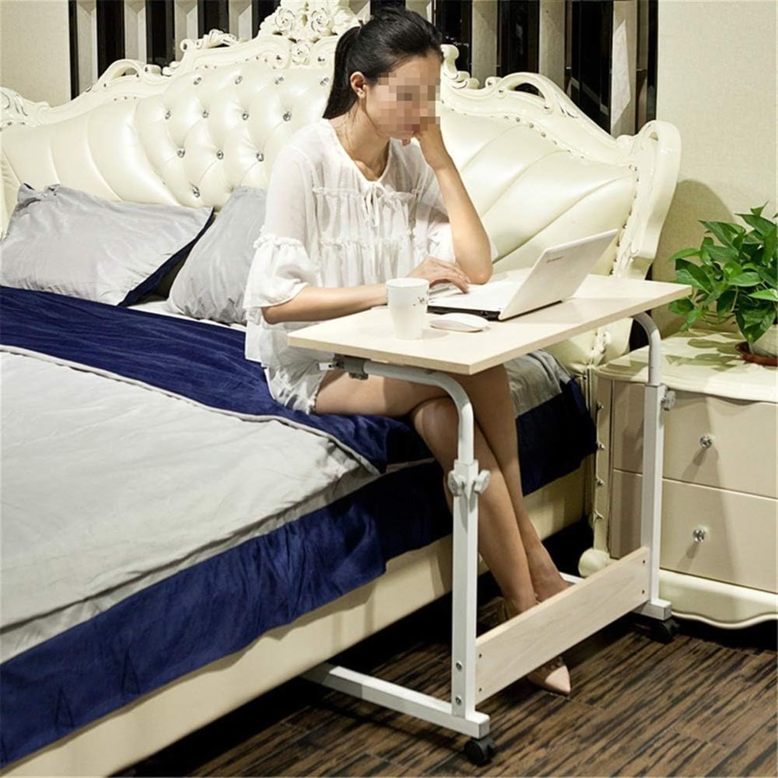 Scrivania Mobile Per Computer Portatile Con Ruote – Regolabile In Altezza Da 69 A 105 Cm – Piano Inclinabile 180° – Carrello Pieghevole Da Casa/Ufficio, Bianco