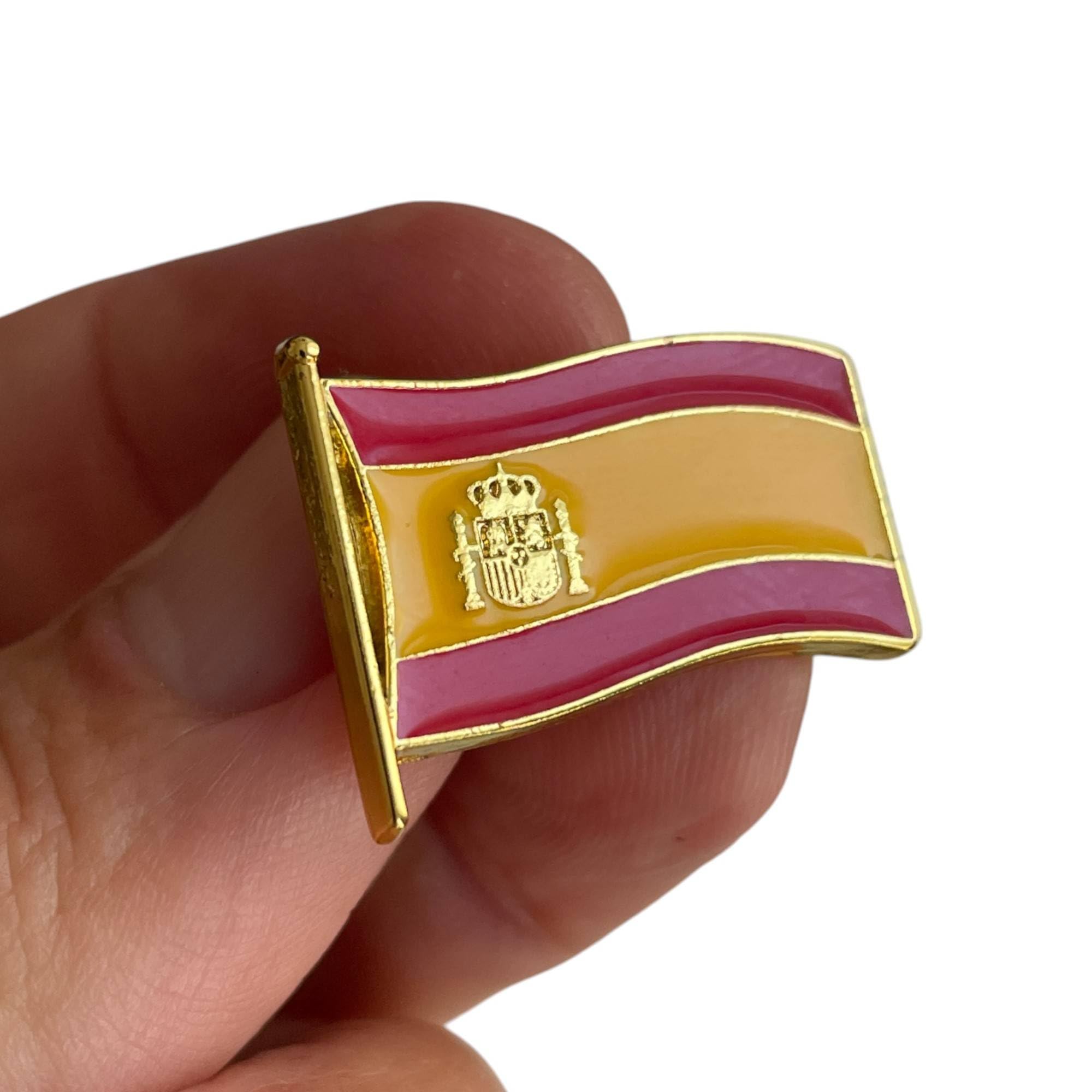 Pin Bandera España Ondeante Mástil Escudo Nacional Aleación Zamak 3,5x2 cm Broche Solapa Enganche Mariposa