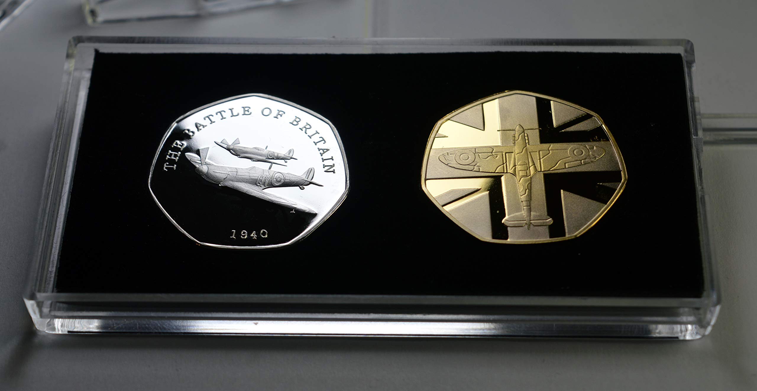 The Commemorative Coin Company Pair of WORLD WAR TWO 24ct Gold Commemoratives in 50p Coin Display Case. SPITFIRE, THE BATTLE OF BRITAIN 1940 & VICTORY IN EUROPE VE DAY 1945. WW2