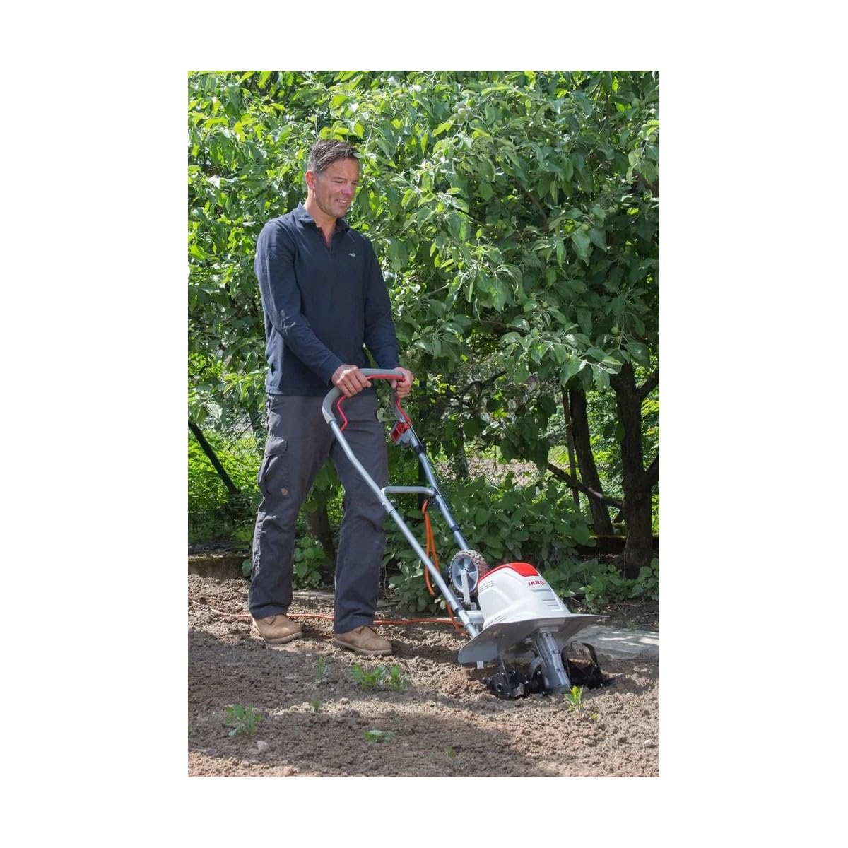 IKRA motozappa elettrica FEM 1500, 3 larghezze regolabili 17, 30 e 45 cm | 1500 W, profondità di lavoro 23 cm, sperone frenante, ruota trasporto, pieghevole, protezione da sovraccarico