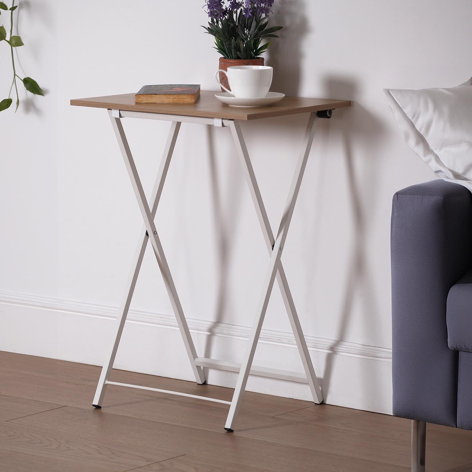 Versa Table d'appoint Pliante de Style scandinave, Dimensions (H x L x l) 65,5 x 37,5 x 47,5 cm, Bois MDF, métal, Marron