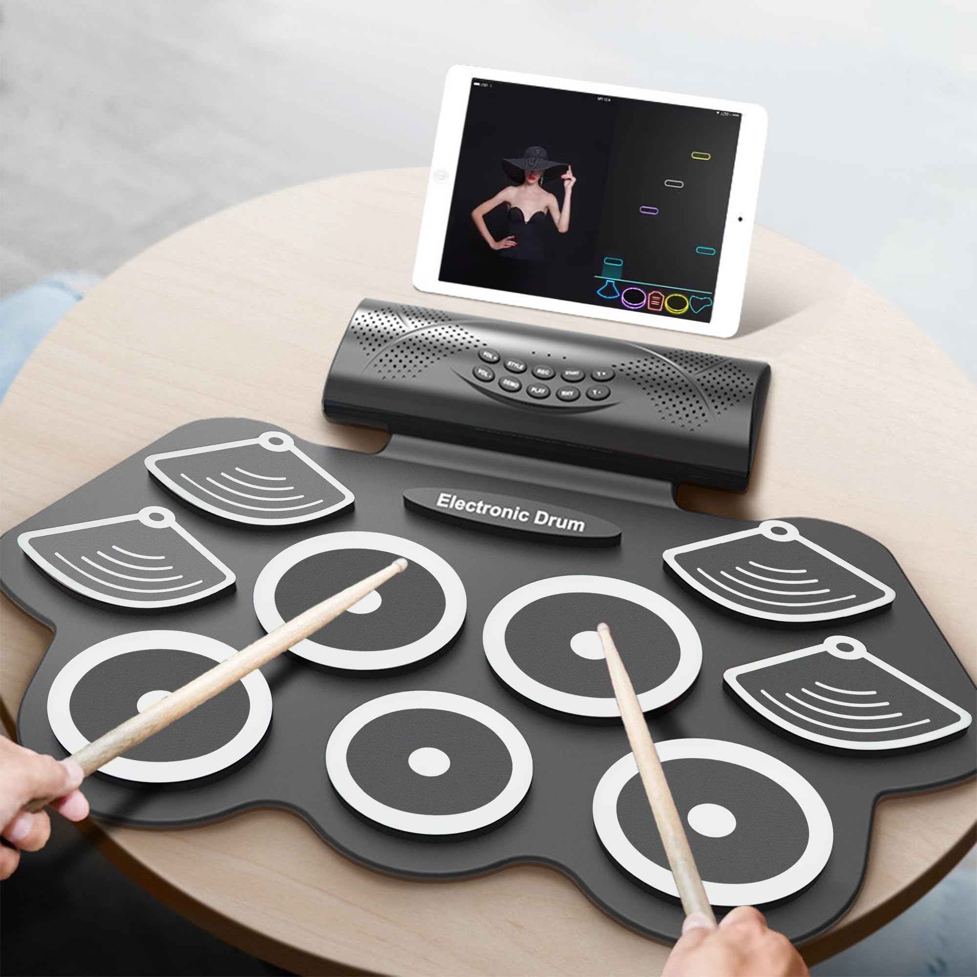 SPORTNOW Batterie électronique drum set, kit de batterie électrique, avec 9 pads, pédales et baguettes de tambour, deux haut-parleurs stéréo, pour enfants adultes débutants, silicone, blanc et noir