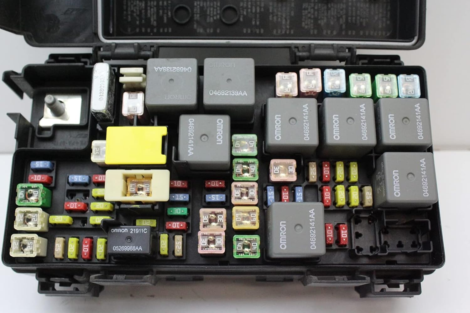 Dodge 2010 10 Caravan 04692305AG TIPM Totally Integrated Power Module Fuse Box