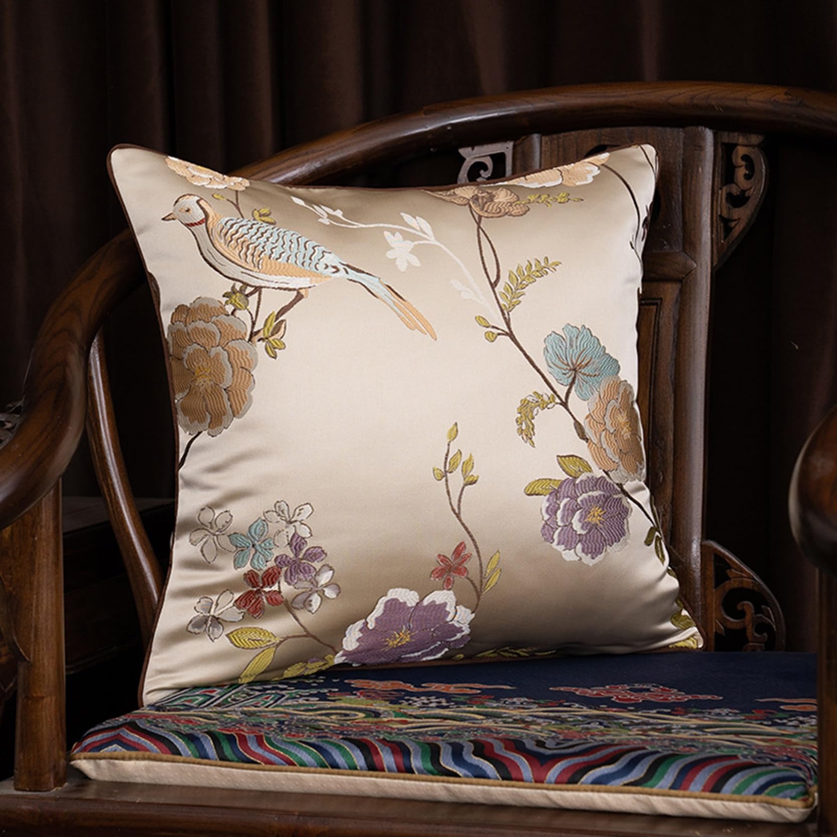 Housse de coussin en satin jacquard pour une ambiance douce et poétique