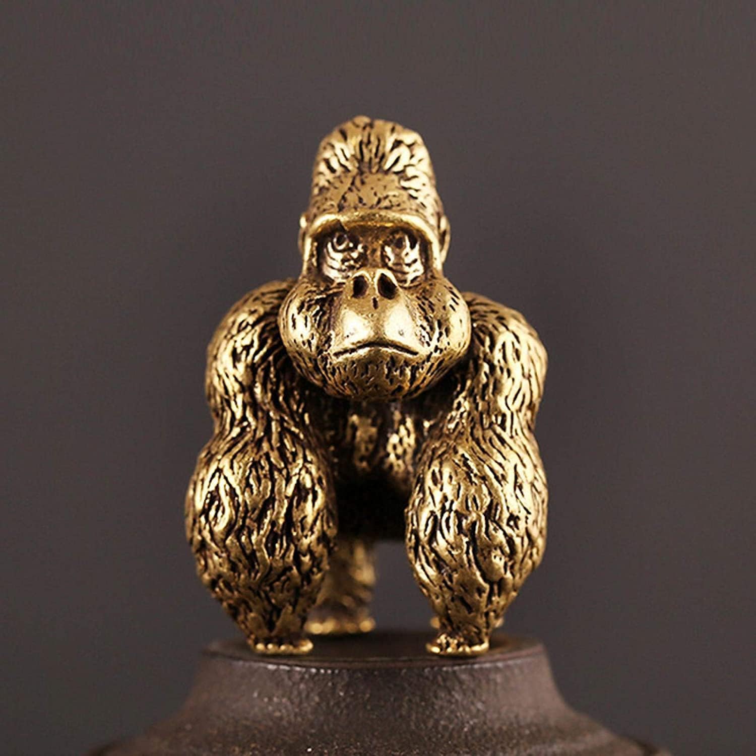 キーチェーンペンダント、真鍮キーホルダーペンダント、真鍮ビッグゴリラデスク装飾装飾品銅ティーペットギフト車のキーホルダーの装飾