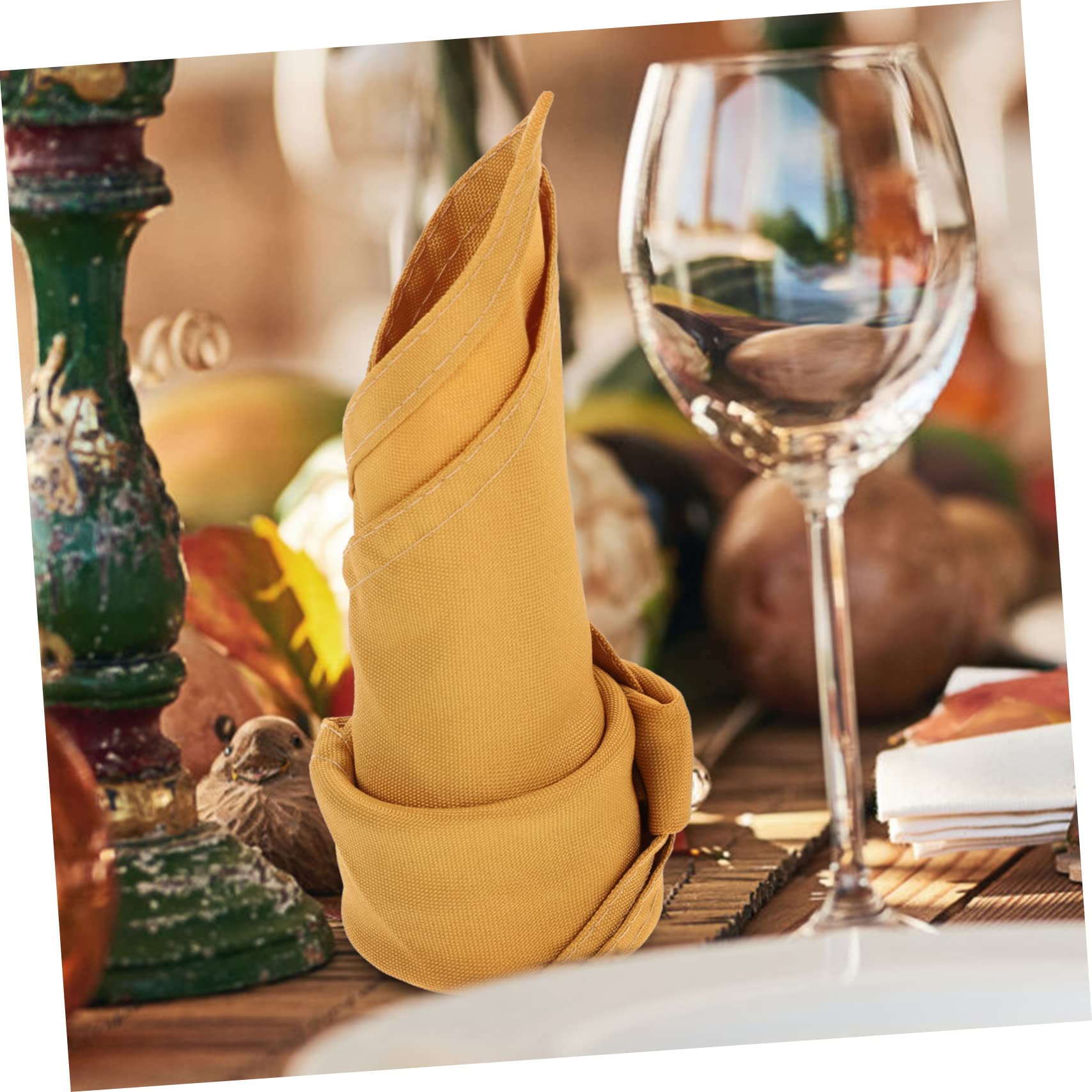 Goldene Stoffservietten 10 Stück aus Polyester für Esstisch | Hotel und Restauranttauglich, Waschbar mit Geringer Schrumpfung, Saugfähig und Hautfreundlich