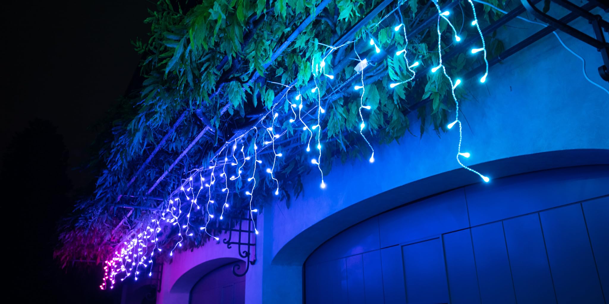 Twinkly Icicle 190 LED RGB+Bianco, Luci a Cascata LED Esterno e Interno, Luci Smart Multicolore RGB e Bianco, Compatibile con Alexa, Google Home, IP44, Controllo App, Filo Trasparente, 5.5m