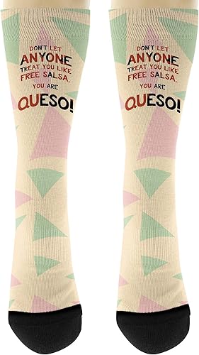 Miniatura 4 de ThisWear Calcetines altos con texto en inglés "Don't Let Anyone Treat You Like Free Salsa You Are Queso"