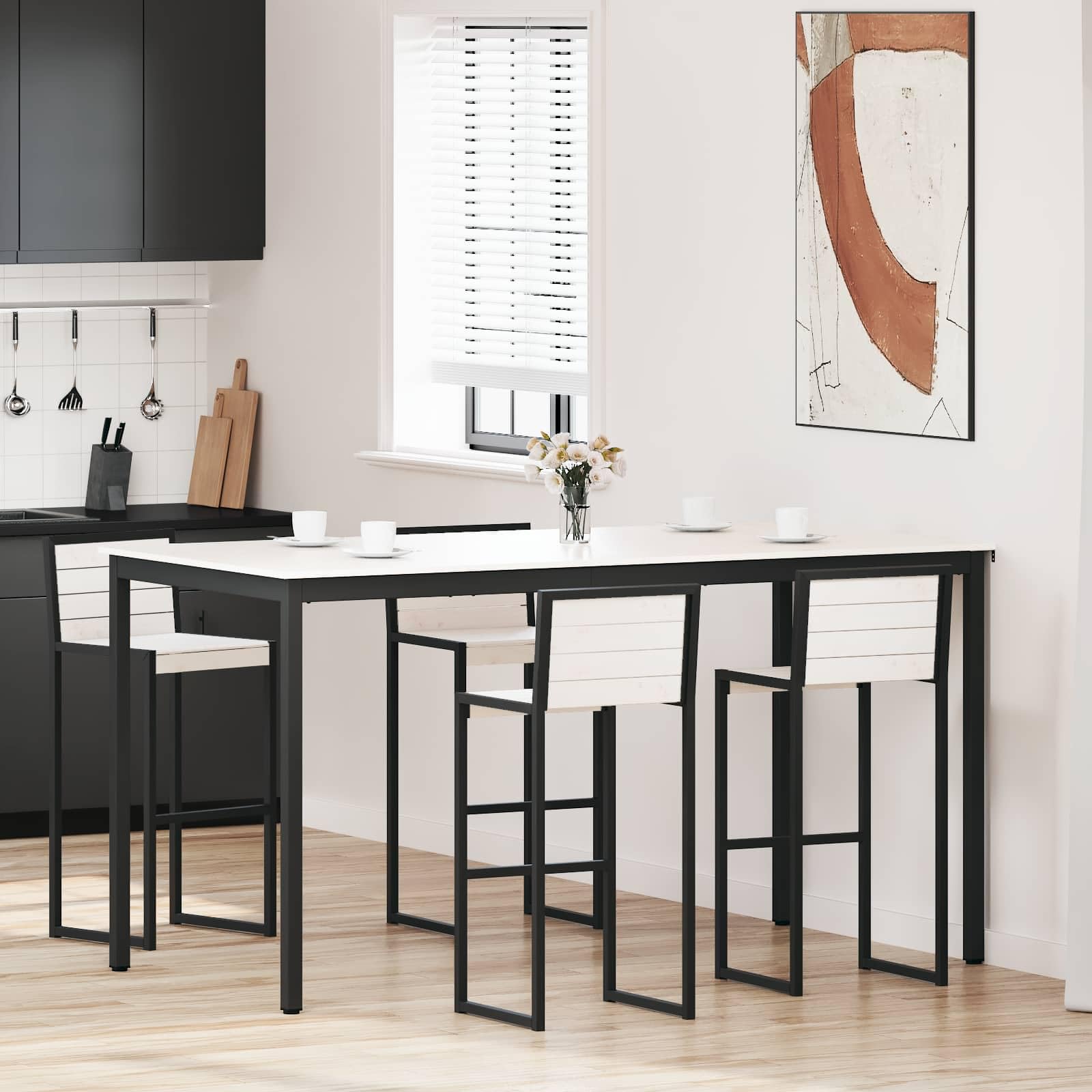 Construction en métal stable pour cette table haute en pin massif