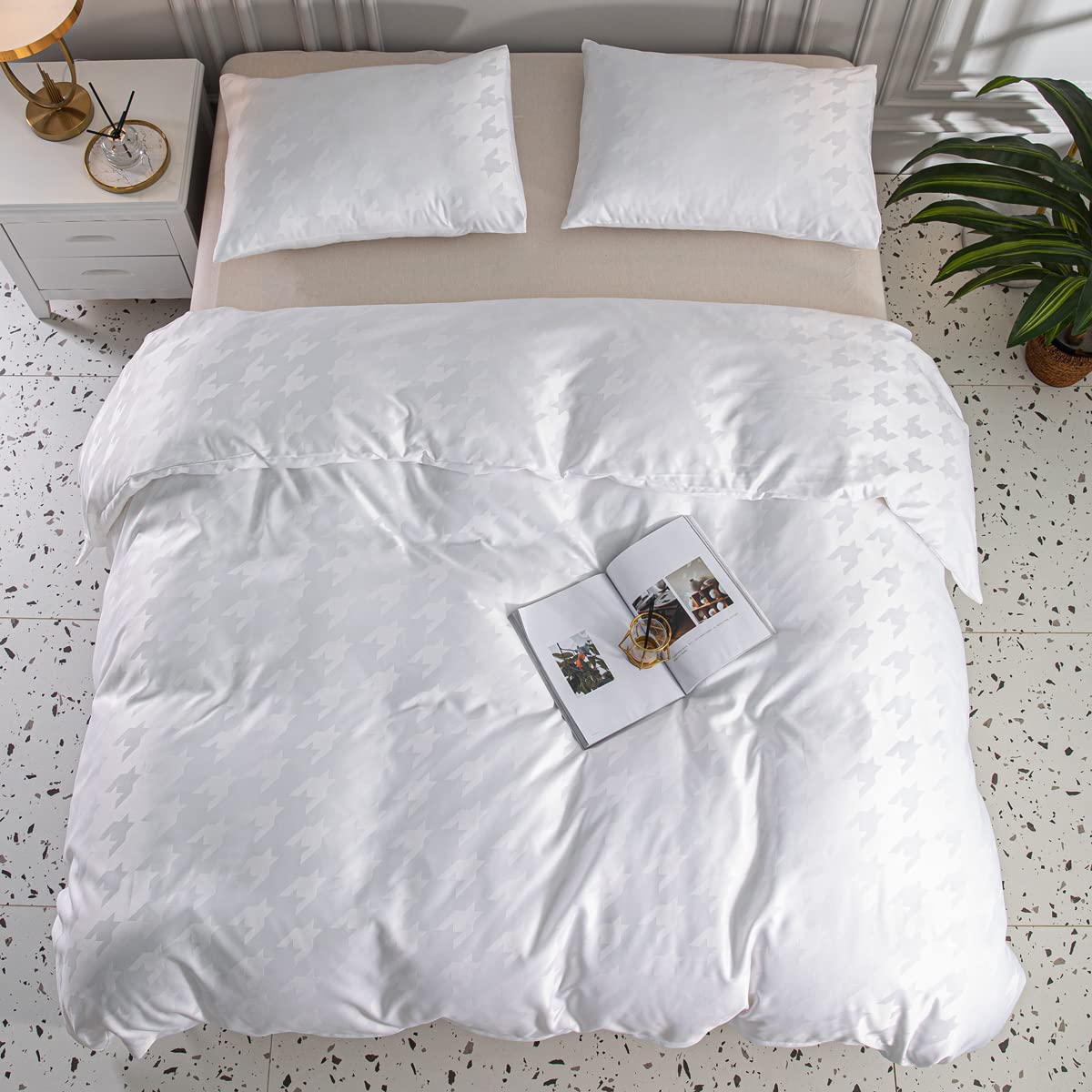 JHCHMX Satin Duvet Cover King Bed,Jacquard White King Duvet Set,Silky Soft Soft Silky Satin Bedding Set,Floral Satin Comforter Cover Set With Zipper,Corner Ties King -230cm*220cm
