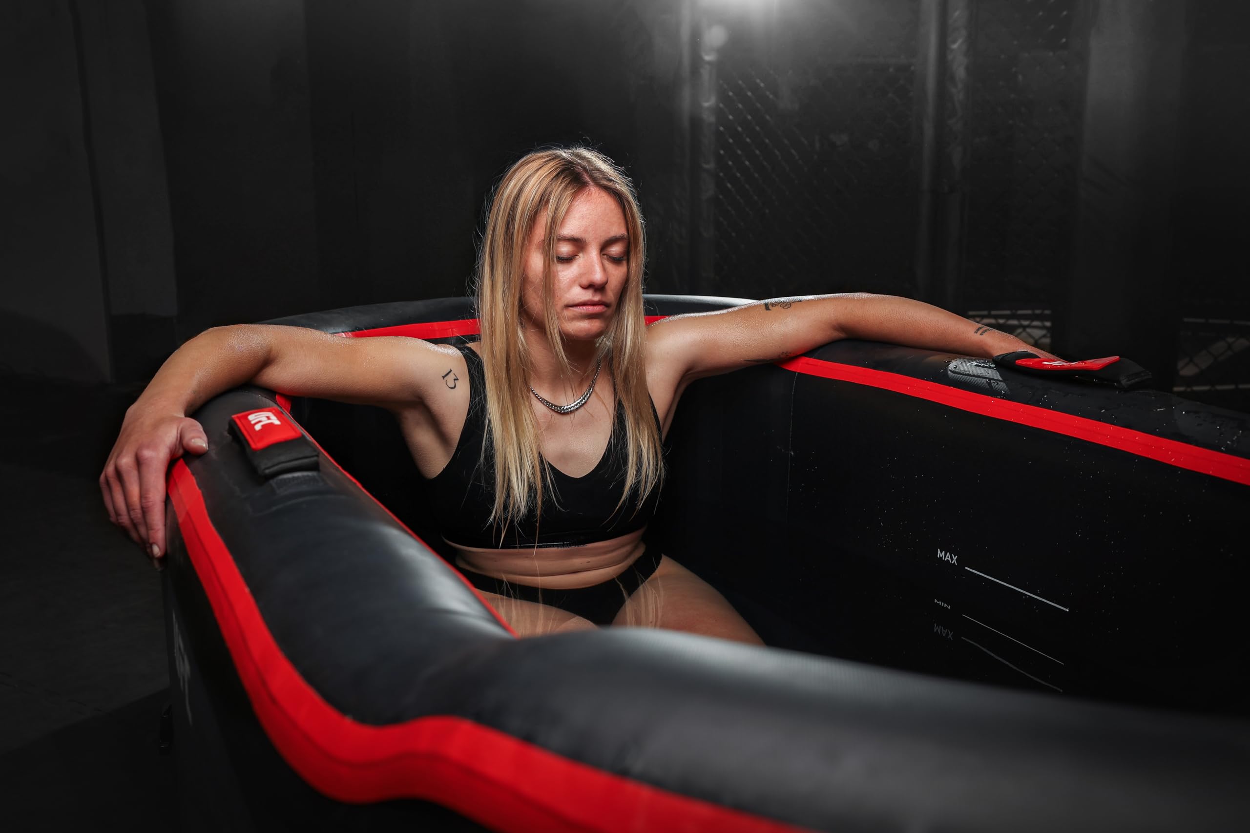 N NETSPA Pack Chiller 3 – 40 °C 5 kW Ice Bath UFC (SP-UFC301-CK5) – Kaltbad ICEBATH UFC Dropstitch mit Motor: Innovation im Dienste der Erholung – 170 x 67 x 92 cm – 1 Person – 320 l