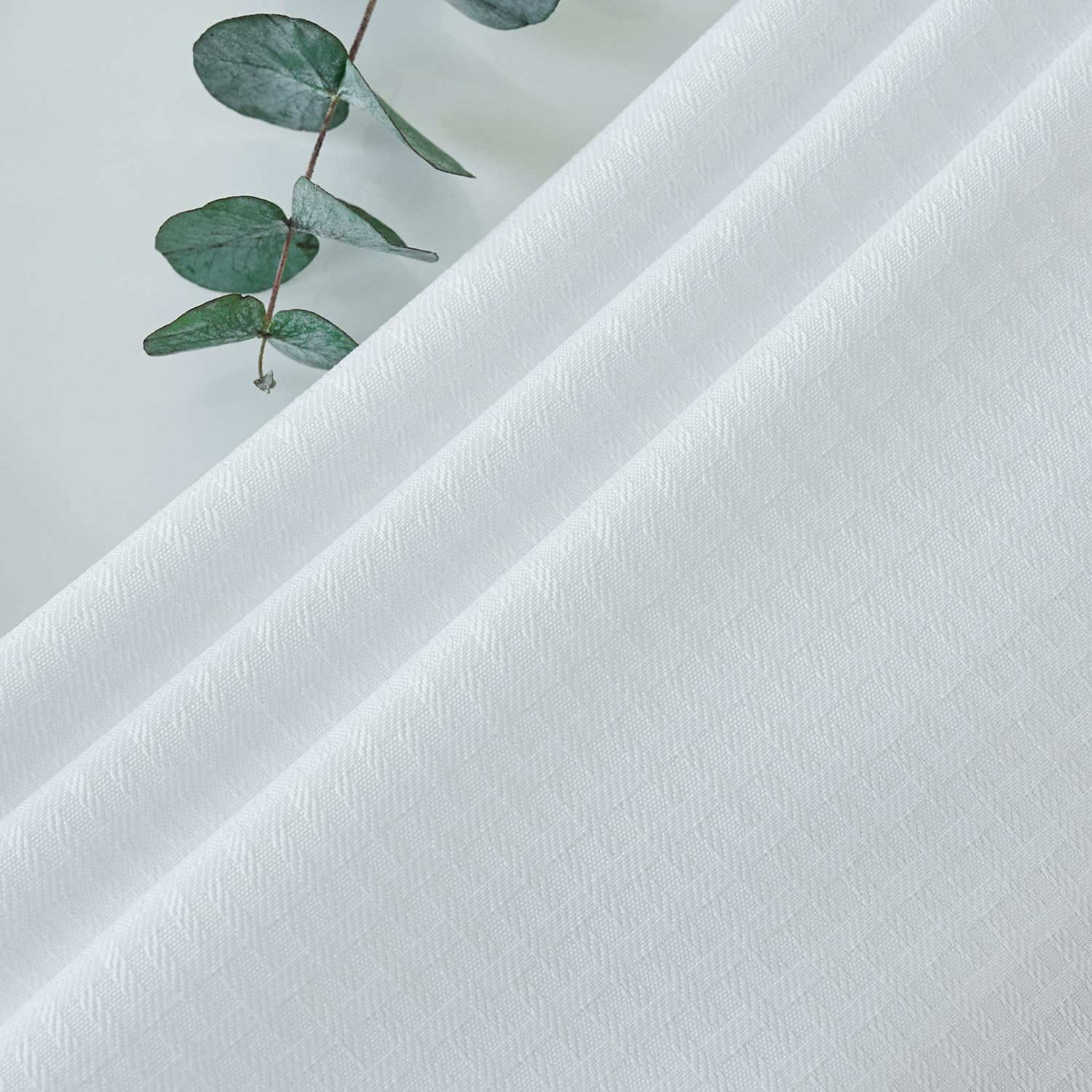 maxmill Weaved Texture Tablecloth Water Resistance Antiwrinkle Spillproof Soft Washable Table Cloth for Dining Room, Buffet Banquet Parties Holiday Dinner, Rectangular 60 x 108 Inch, White