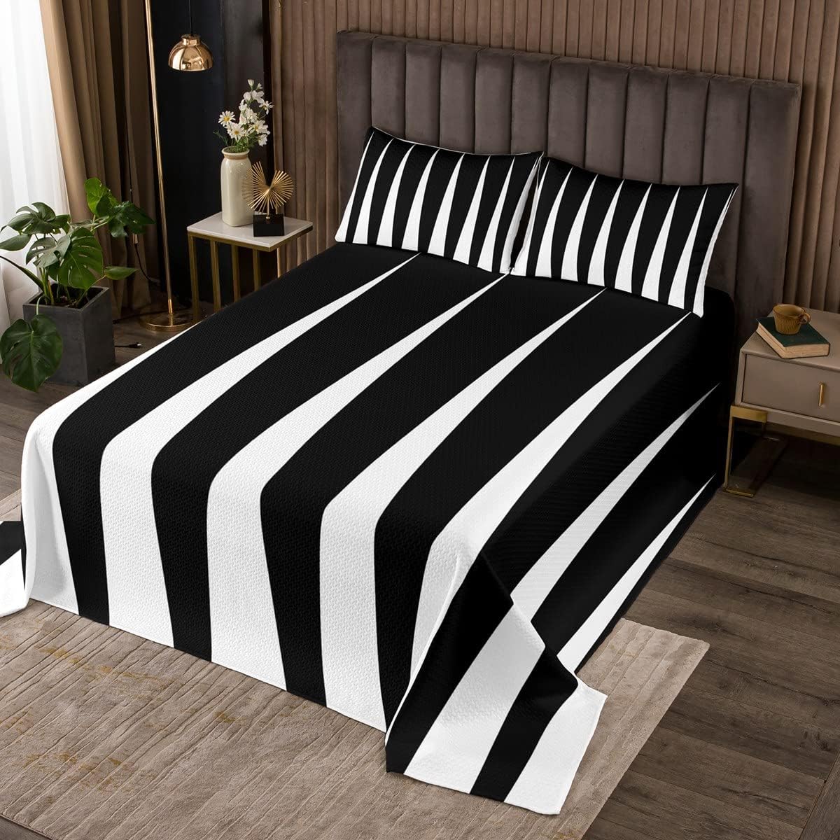 jejeloiu Black and White Triangle Bedspread Geometric Quilt Set Modern Striped Art Coverlet for Kids Boys Girls Teens Simplistic Quilted Bedroom Decor Bedroom Collection 3Pcs King Size