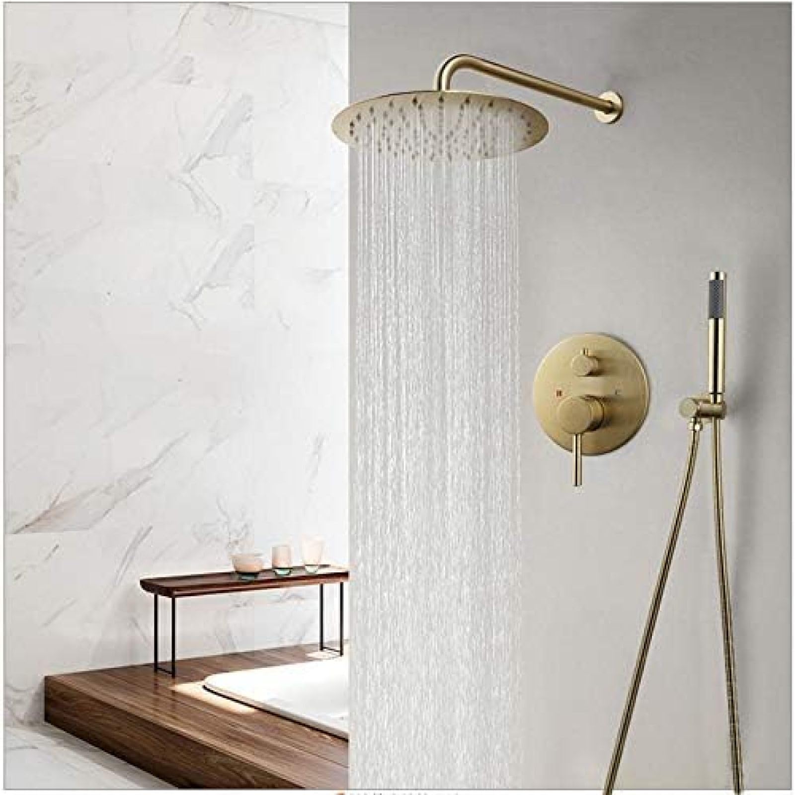 Tête de douche ronde en or et kit mitigeur mural pour créer une ambiance spa de bien-être