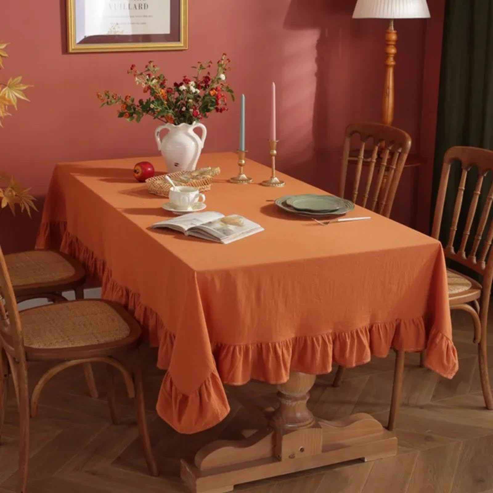 Nappe rectangulaire fleurie orange 140x180 cm avec volants blancs