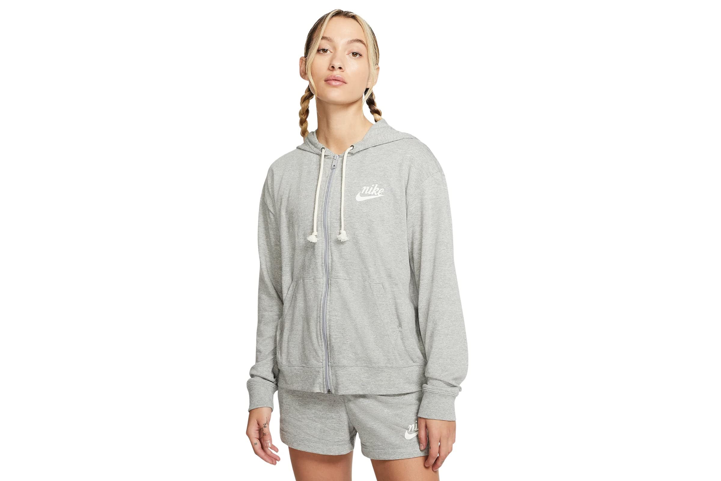 Sweat à capuche Nike contre la fraîcheur des matinées