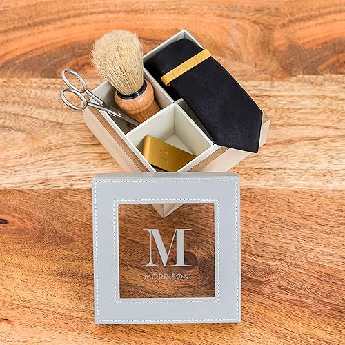 Miniatura 3 de Weddingstar Caja de recuerdo personalizada de madera y piel sintética con tapa de cristal, monograma inicial