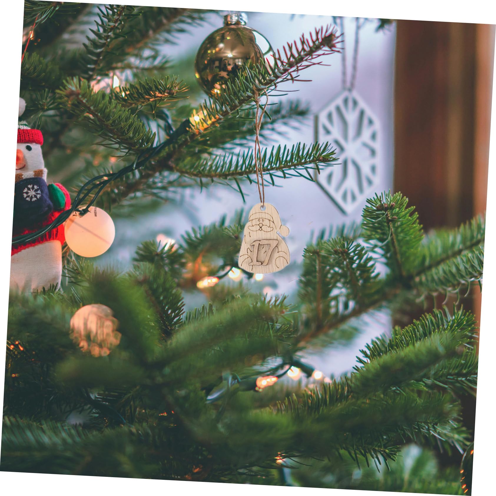 Calendrier de L'avent en Bois Pendentifs et Compte à Rebours Décoration Noël Intérieure 24 Chiffres à Suspendre
