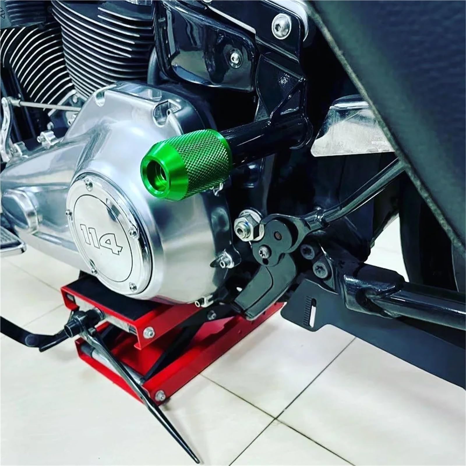 Blokowanie wlewu paliwa Uniwersalne suwaki osłony sakwy i pasujące do Harley M12 Korek wlewu paliwa do motocykla(Black A)