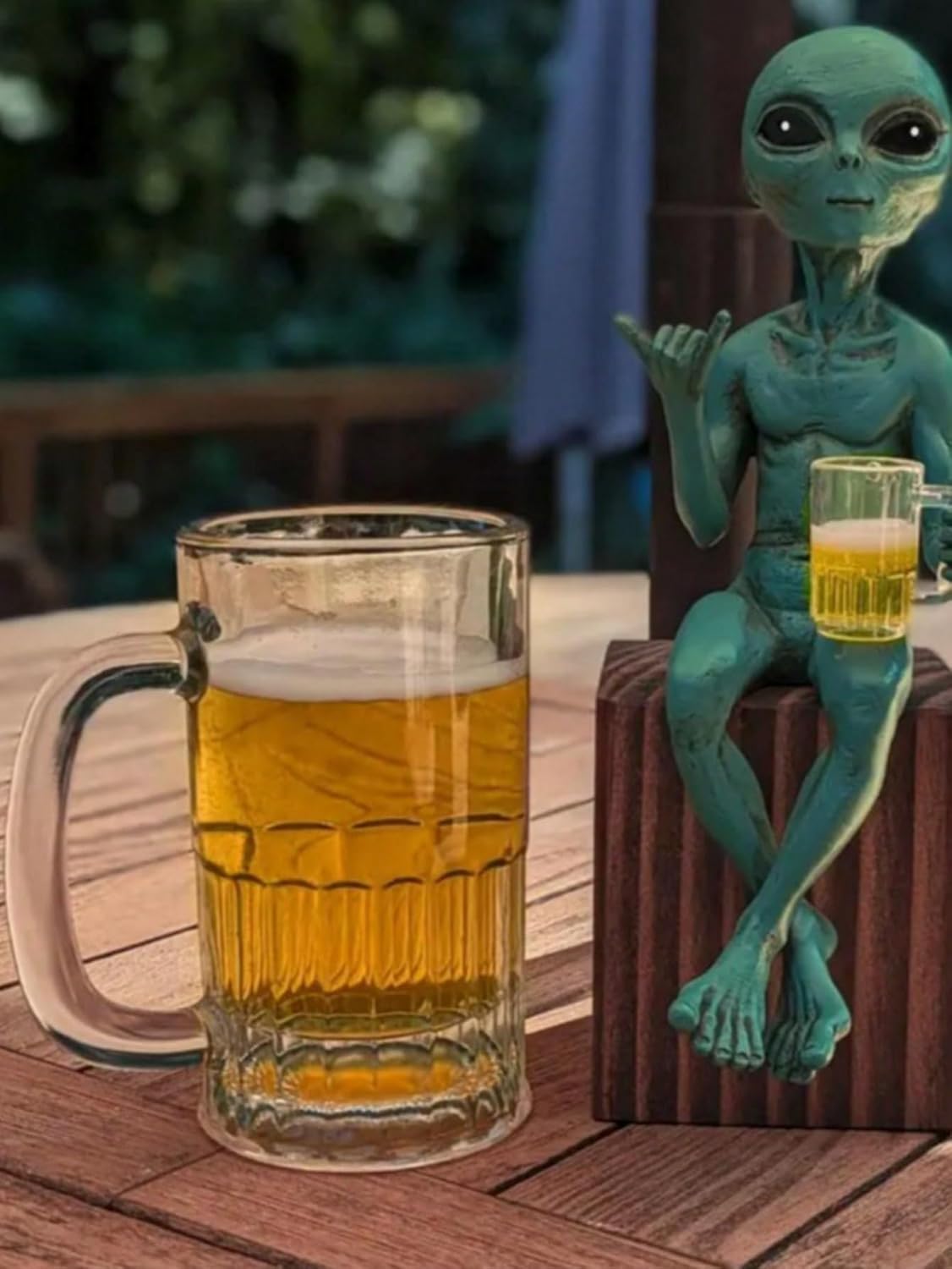 Amusing and Humorous Alien Statue,Alien with Beer Glass Figurine Ledge Saver,Home Office Bar Pub Game Room Desktop Shelf Workstation Coffee Table Ornament(Green) (Alien with Beer Glass)