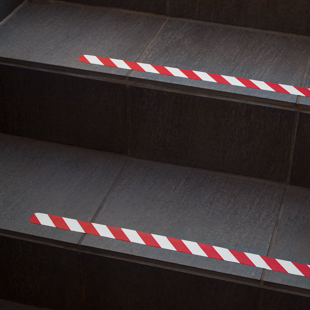 Anti-Rutsch-Streifen für Treppenstufen / 65 x 3 cm / 10 Stück/rot reflektierend/selbstklebend