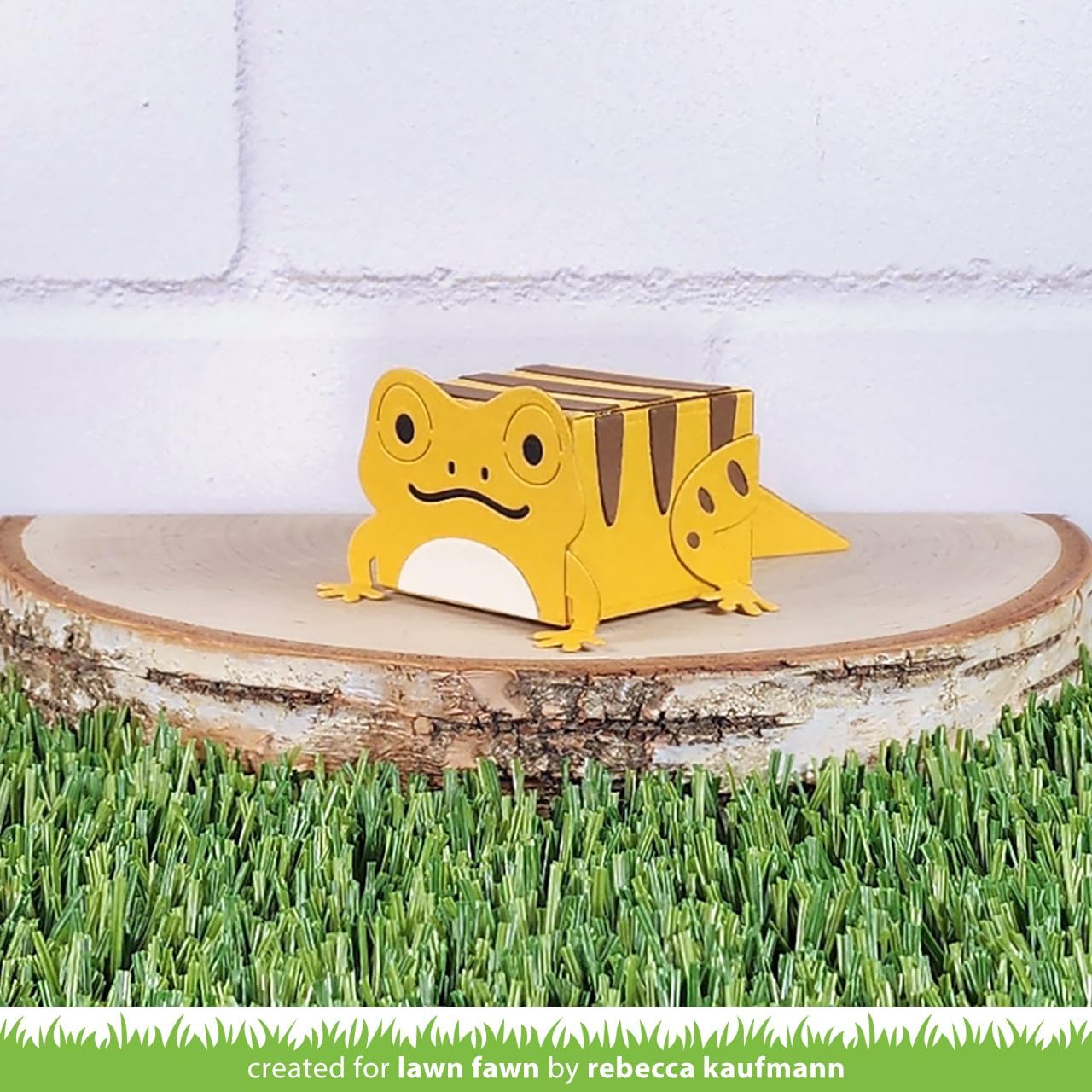 Lawn Fawn - Tiny Gift Box Frog & Tiny Gift Box Lizard or Snake Add-on