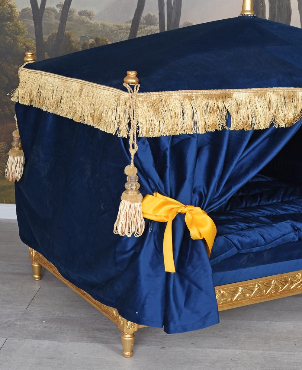 Herrschaftliches Tierbett „Queen Charlotte“ – Barock Himmelbett für Hund oder Katze, Massivholz, Samtvorhänge, inkl. Matratze, Kissen & Decke – H90×B115×T70 cm cat1007 Palazzo Exklusiv