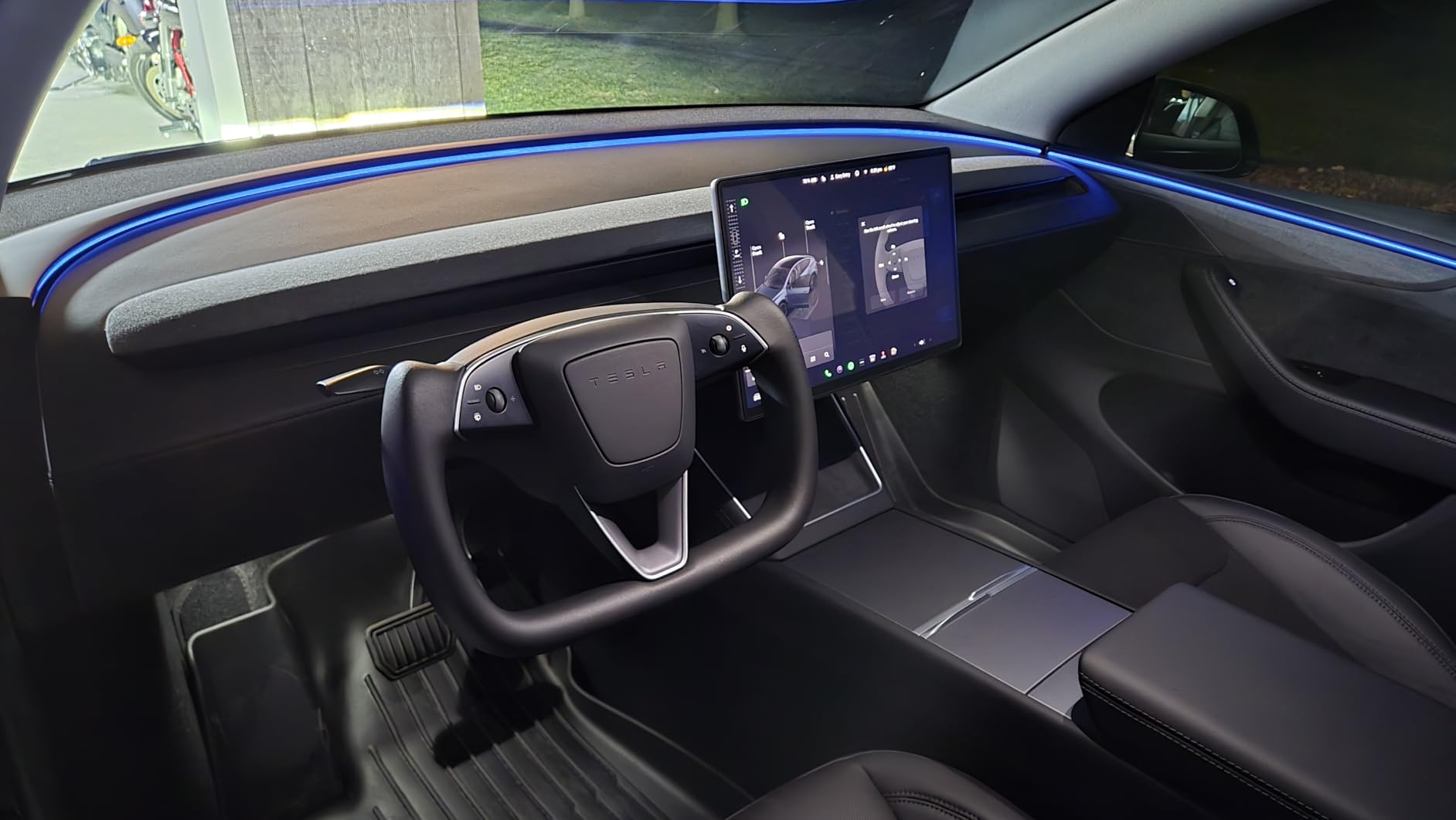 Tesla Model Y Juniper Yoke Steering Wheel | Refreshed Nappa Leather Heated | Ergonomic Design (2026+)
