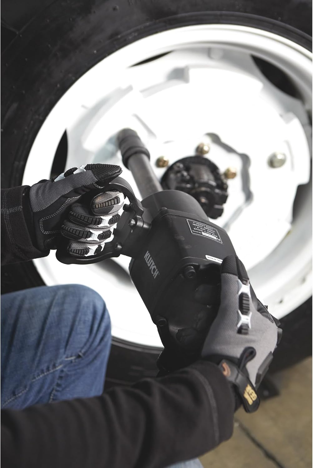 Klutch Heavy-Duty Air Impact Wrench with 8in. Anvil and D-Handle - 1in. Drive, 10 CFM, 2,500 Ft.-Lbs. Torque