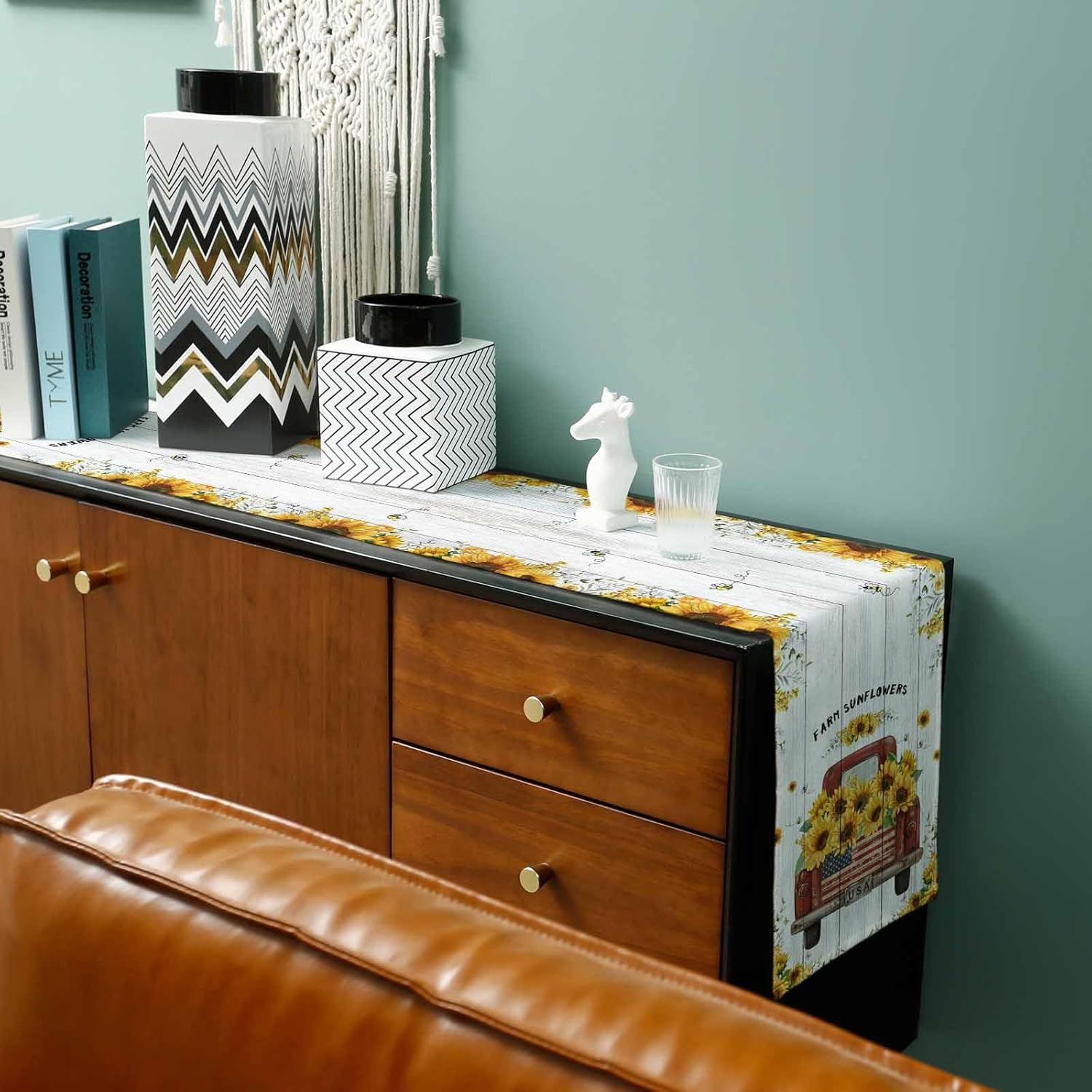 Burlap Table Runner Farm Fresh Harvest Old Trucks Carrying Sunflowers Wood Grain Fabric Party Table Runner for Wedding Banquet Decoration 1pc 18x72 Inch Rectangle Dining Table Runners Everyday Use