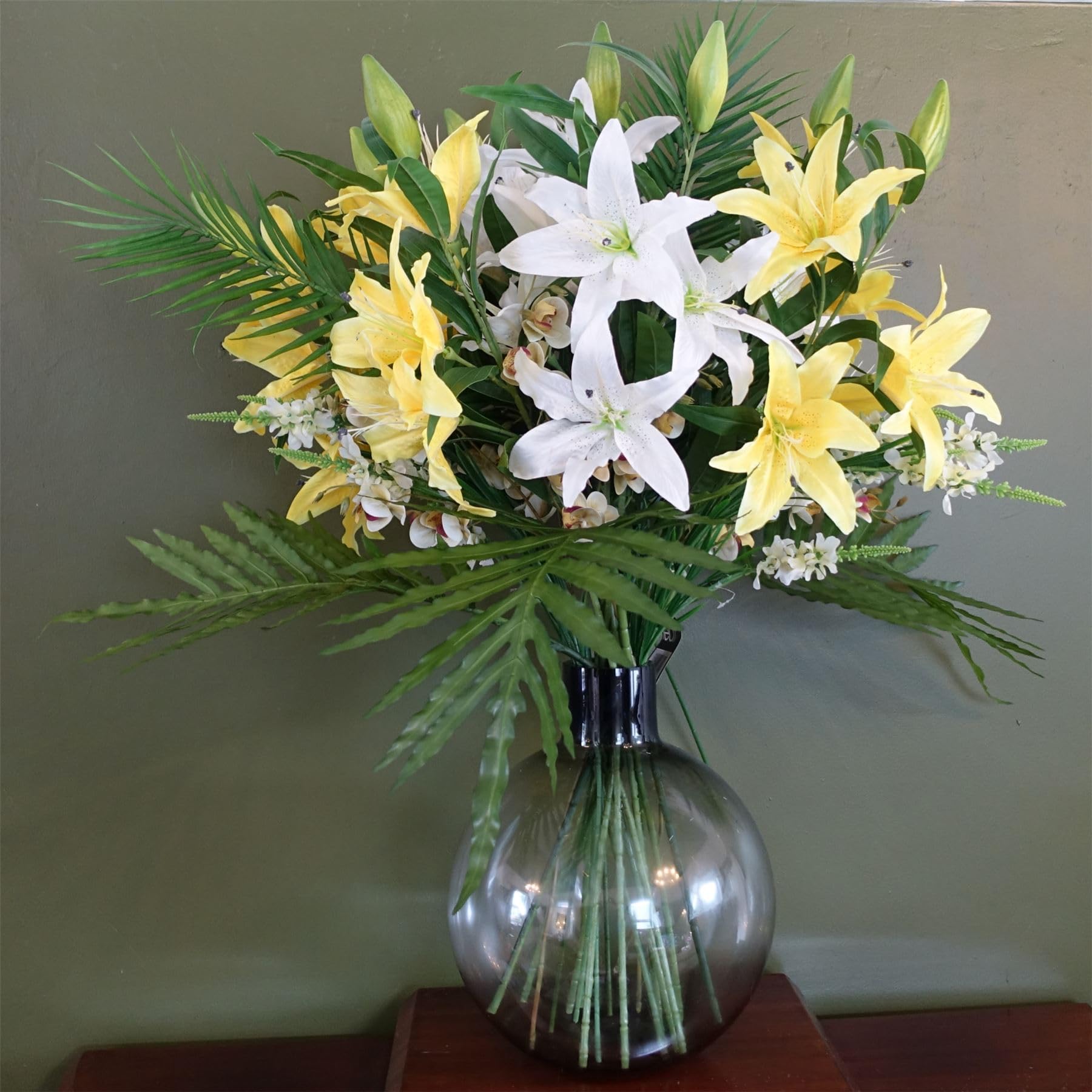 Leaf Design Artificial Flower Display with Vase