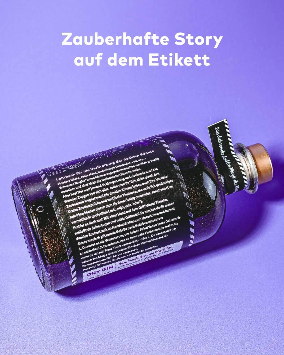SIMSALA BLACK GIN by Flaschenpost Gin - Black Glitzer Edition mit Brombeere & Litschi - Glitter Drink mit Farbeffekt - Special Edition - Handmade in Deutschland (0,5l) - Geschenkidee zu Muttertag