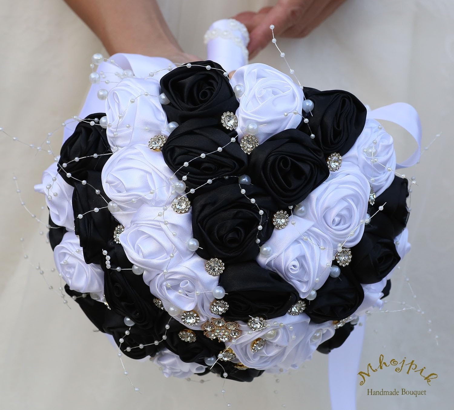 Bouquet da sposa con spilla rotonda e luccicante, bouquet di rose artificiali, per sposa, damigella d'onore, matrimonio, Quinceanera (bianco e nero, 19,1 cm)