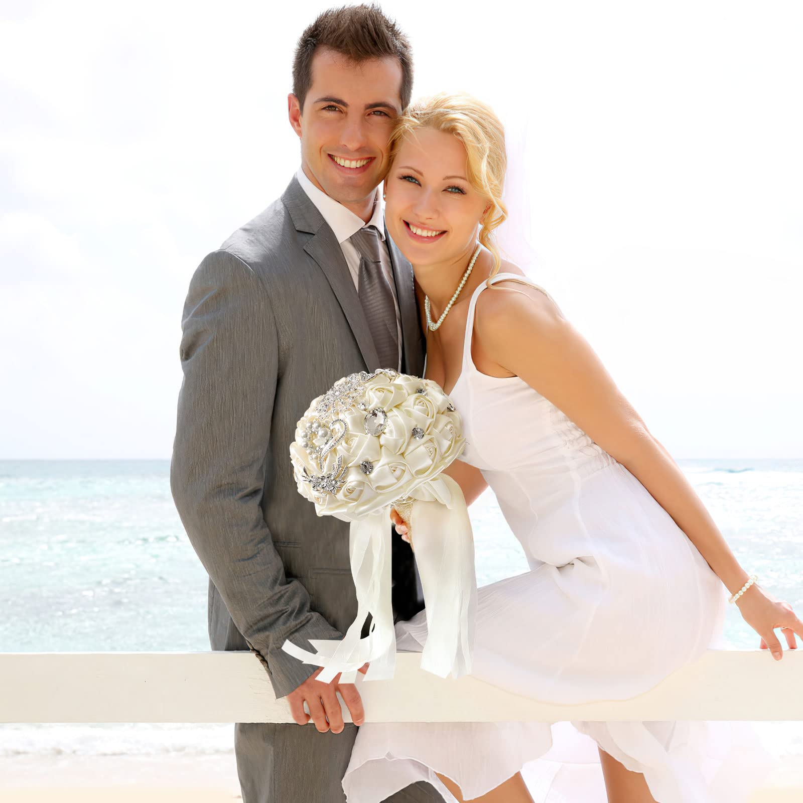 Handgemachte Brosche Brautstrauß Braut Satin Rosen Blumen Strass Perlen Blumensträusse Hochzeit Strauß Künstliche Blumenstrauß künstlicher Rosenstrauß Dekoration (Creystal Creamy White)