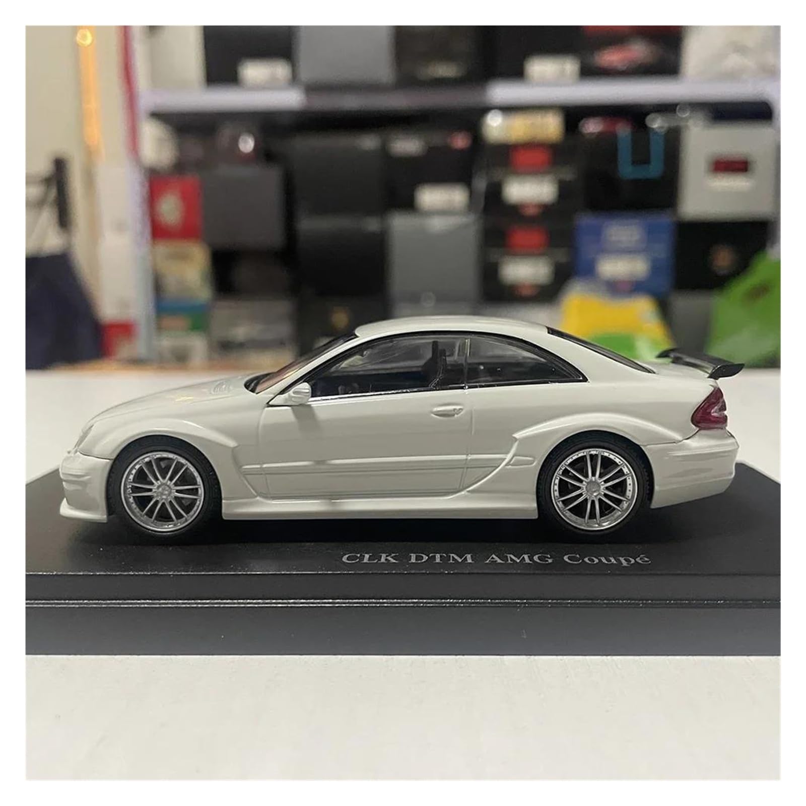Metallo Scala Replica Collezione modelli di auto in lega pressofusa statica Clk Dtm Coupe C209 in scala 1 43 decorazioni per la casa Hobby Veicoli Giochi Set