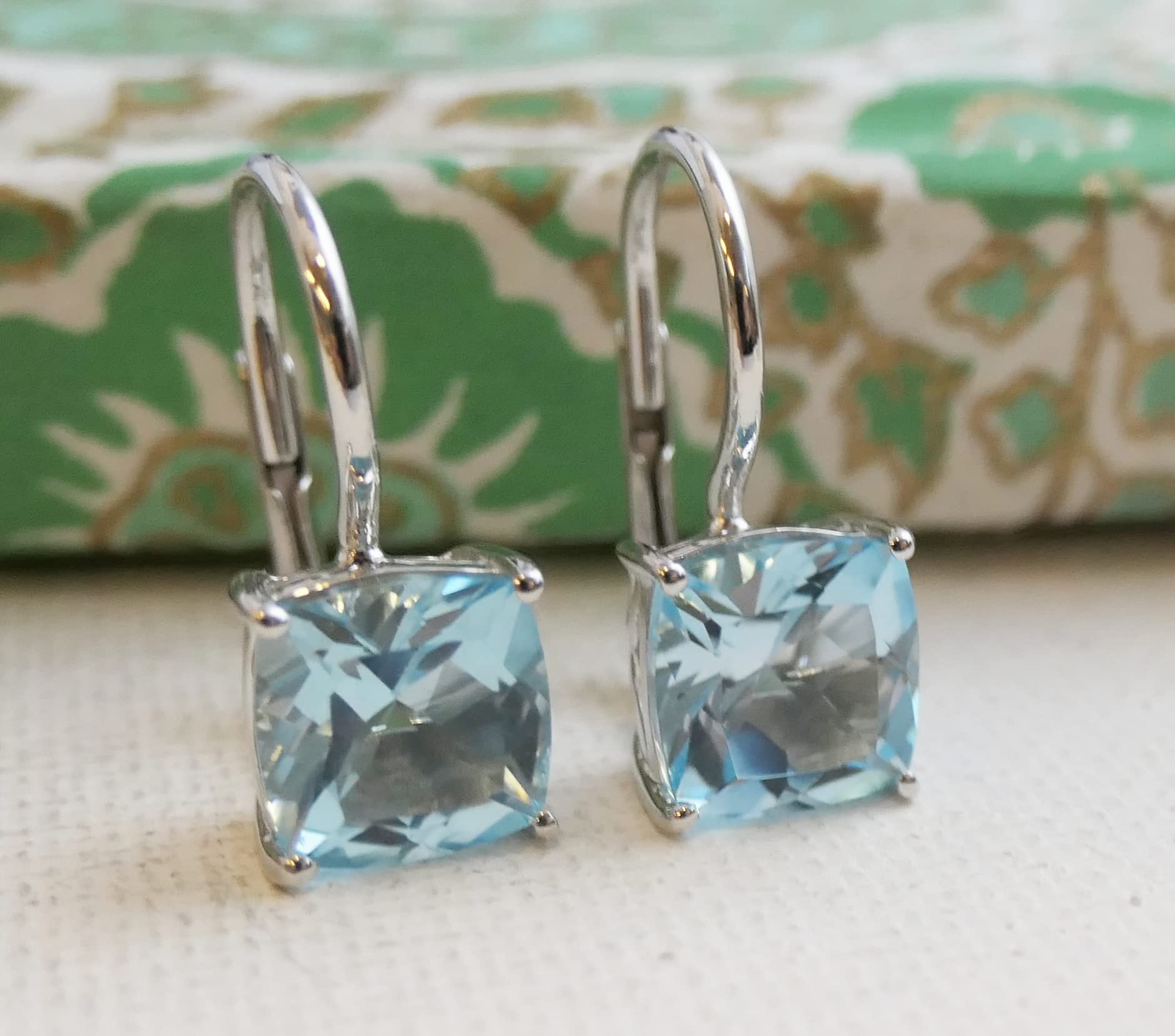 Kissenschliff Blautopas 925 Sterling Silber Ohrringe (Silber) | Natürlicher Edelstein - Geburtstagsgeschenk - Handgefertigte Geschenkideen für Frauen