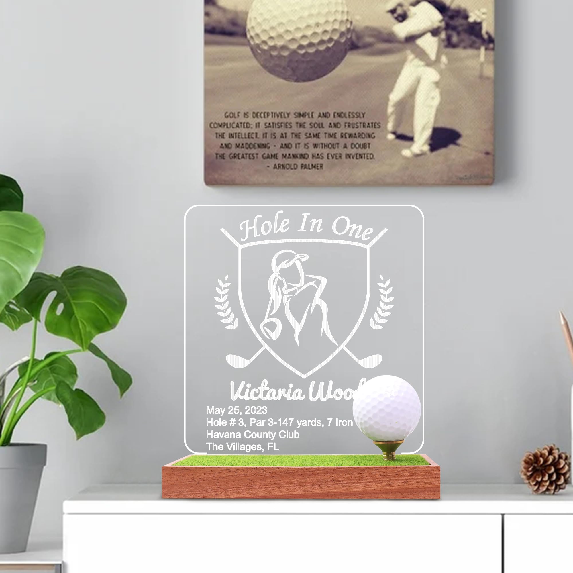 CoolGift Mart Customized Hole in one Golf Ball Display, Personalisierte Light Up Golfball Halter für die Anzeige und Lagerung, hölzerne Zubehör mit warmen weißen Farbe leuchtet
